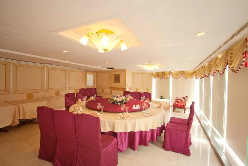 Plaza International Hotel Taichung Esterno foto